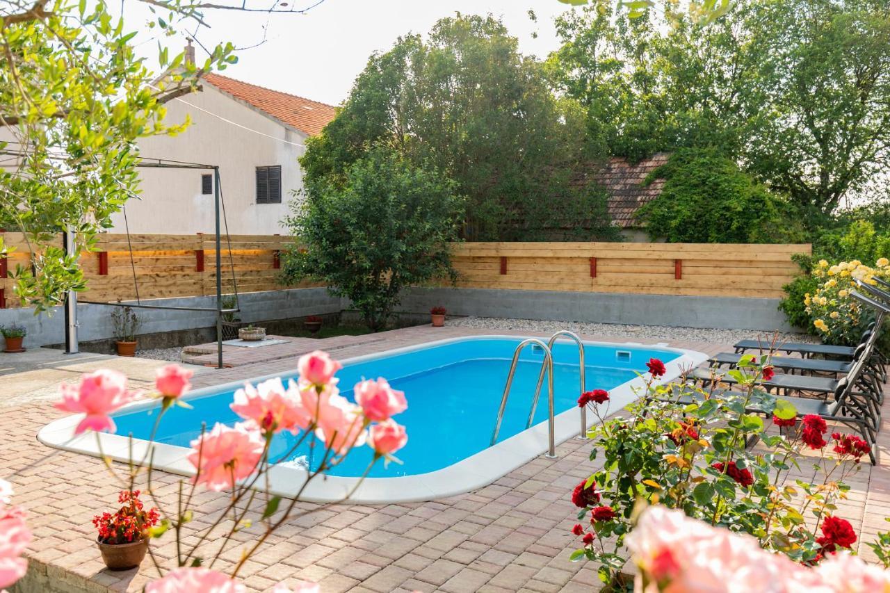 Vacation Home Duilo Donji Zemunik Экстерьер фото