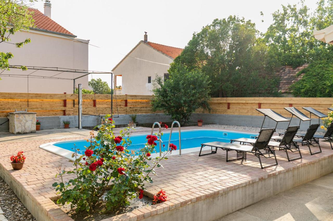 Vacation Home Duilo Donji Zemunik Экстерьер фото